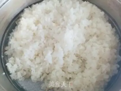Make Five spicy rice rolls step 0