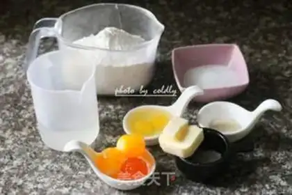 Make Salted egg spicy bread step 0