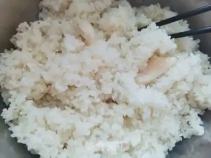 Make Five spicy rice rolls step 2