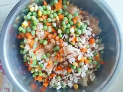 Make Five spicy rice rolls step 4