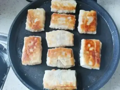 Make Five spicy rice rolls step 8