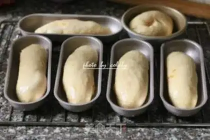Make Salted egg spicy bread step 13