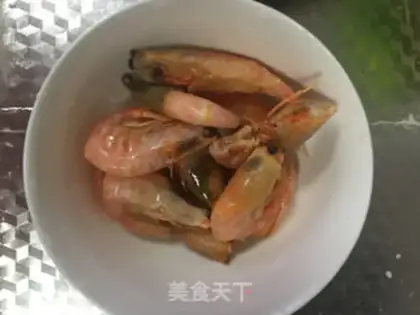 Make Sweet shrimp doll soup step 1