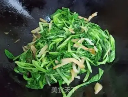 Make Squeeze and egg soup step 2