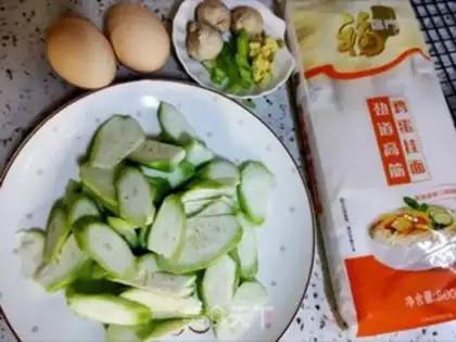 Make Hand-to-hand meatball silk melon soup step 0