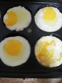 Make Tomato juice and eggs step 1
