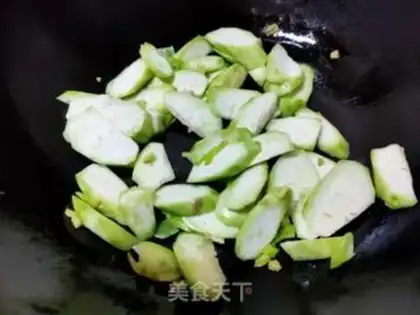 Make Hand-to-hand meatball silk melon soup step 4