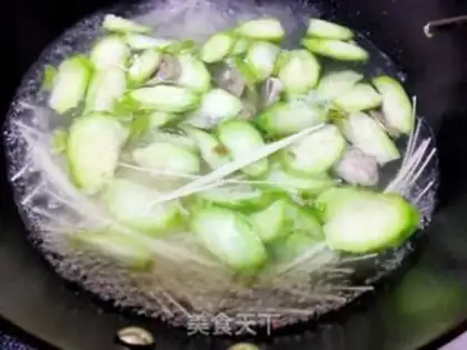 Make Hand-to-hand meatball silk melon soup step 6