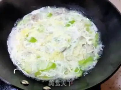 Make Hand-to-hand meatball silk melon soup step 8