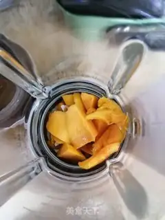 Make Charcoal mango juice step 2