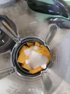 Make Charcoal mango juice step 3