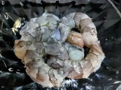 Make cucumber-mixed shrimp step 1
