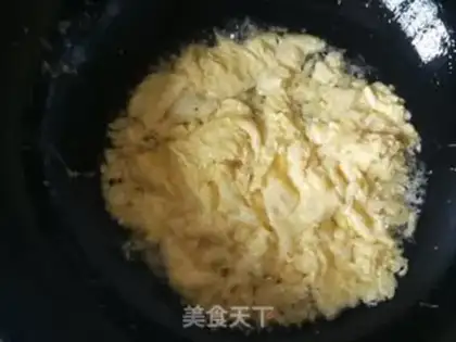Make Onion fried goose eggs step 4