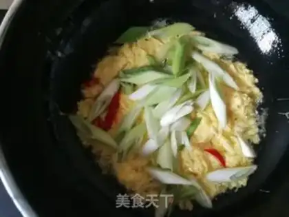 Make Onion fried goose eggs step 5
