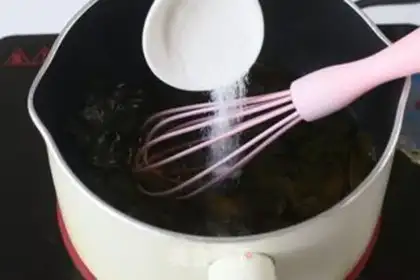 Make A peach urchin roll step 1