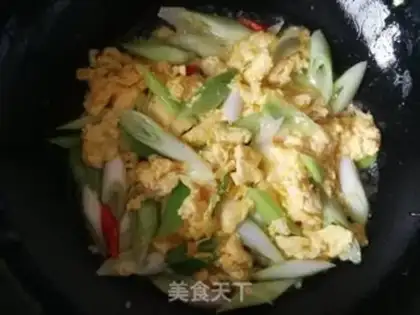 Make Onion fried goose eggs step 7