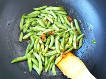 Make Scrambled bean horns step 2