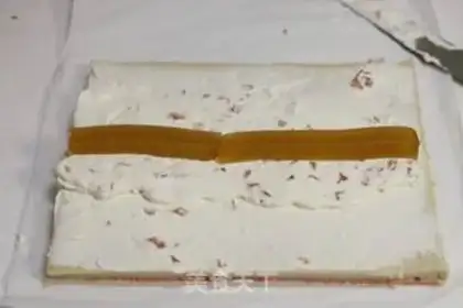 Make A peach urchin roll step 18