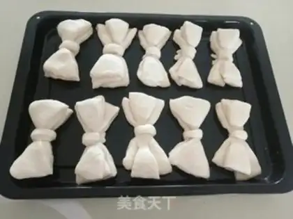 Make Net butterflies on bread step 30