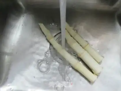 Make Five flowers with beans whips step 2