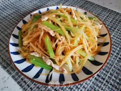 Make Celery with potatoes step 12