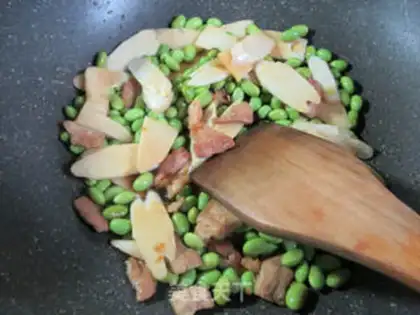 Make Five flowers with beans whips step 9