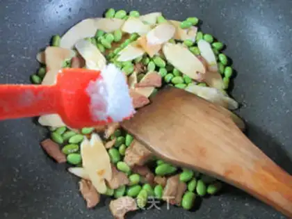 Make Five flowers with beans whips step 10