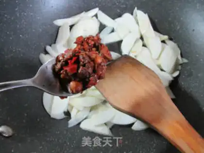 Make The mushroom sauce is soaking white step 6