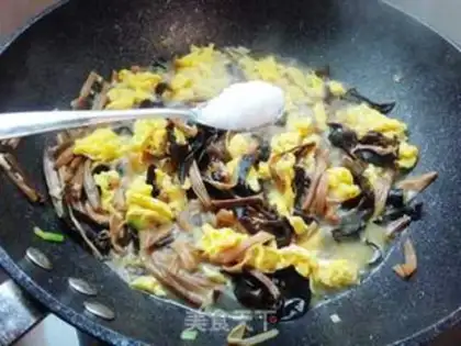 Make Yellowwood egg soup step 5