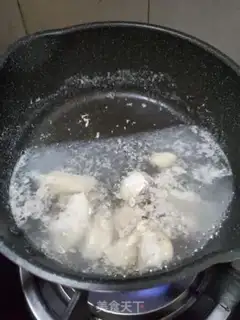 Make Chicken soup for red mushrooms step 1