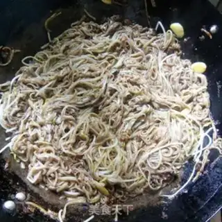 Make Plumbing green bean sprouts step 6