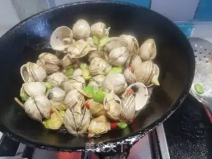 Make Spicy white clams step 6
