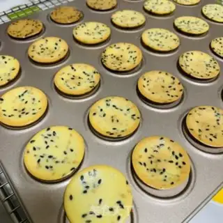 Make Sesame pretzels step 12