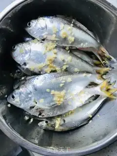 Make Fried river fish step 1