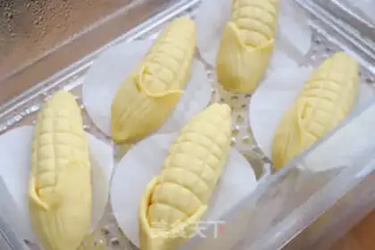 Make One-time fermented corn buns step 8