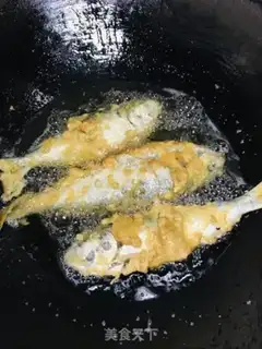 Make Fried river fish step 6