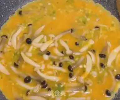 Make Twin mushrooms and egg rice step 5