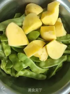 Make Bean-fruit potato stew step 0