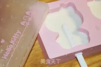 Make Yogurt popsicle step 1