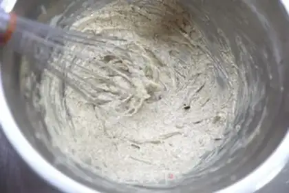 Make The red sugar Madeleine cake step 1