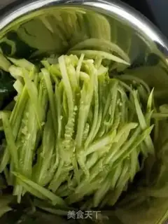 Make cucumber eggcake step 1