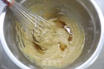 Make The red sugar Madeleine cake step 3