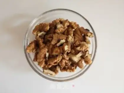Make Milk walnuts step 1