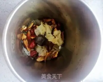 Make "Red dates, sugar and silver." step 2