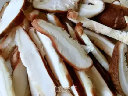 Make Tomato mushroom tofu soup step 1