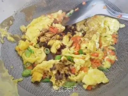 Make Egg fried rice step 4