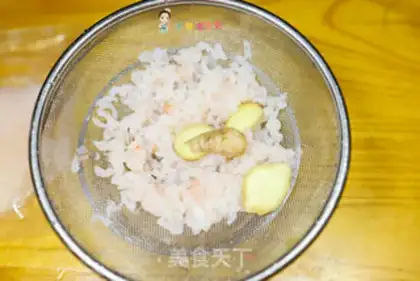 Make Carrot cucumber shrimp step 1