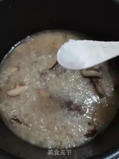 Make Dragon bone mushroom congee step 3