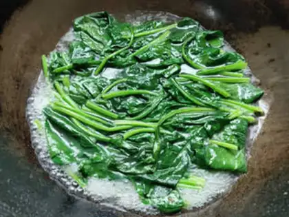 Make Spicy spinach step 5