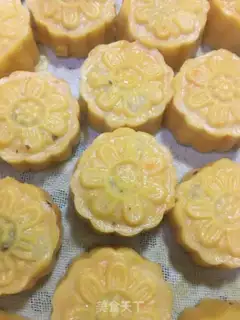 Make Red potato lunar pie step 5